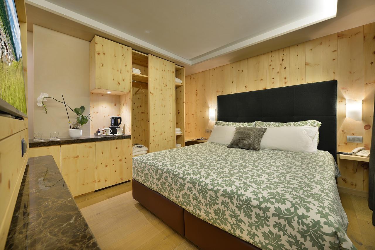 Hotel St. Michael Livigno Rom bilde